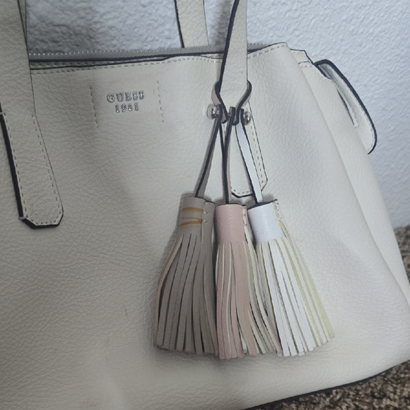 Guess White Leather Shoulder Bag W/ Colorful Tassel Bag Charms (FAIR/GOOD) ✨️ - Picture 3 of 16